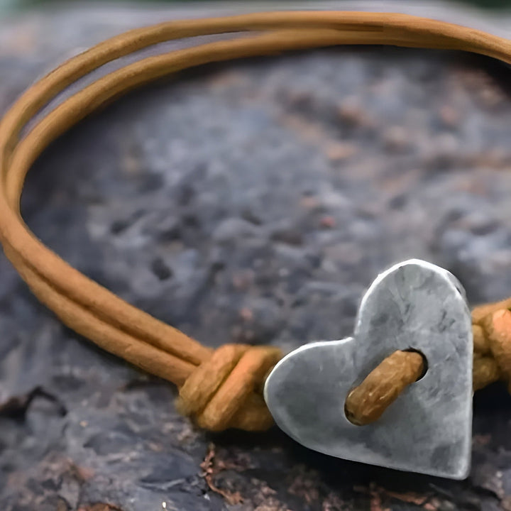 Amoura - Handmade bracelet with heart symbol