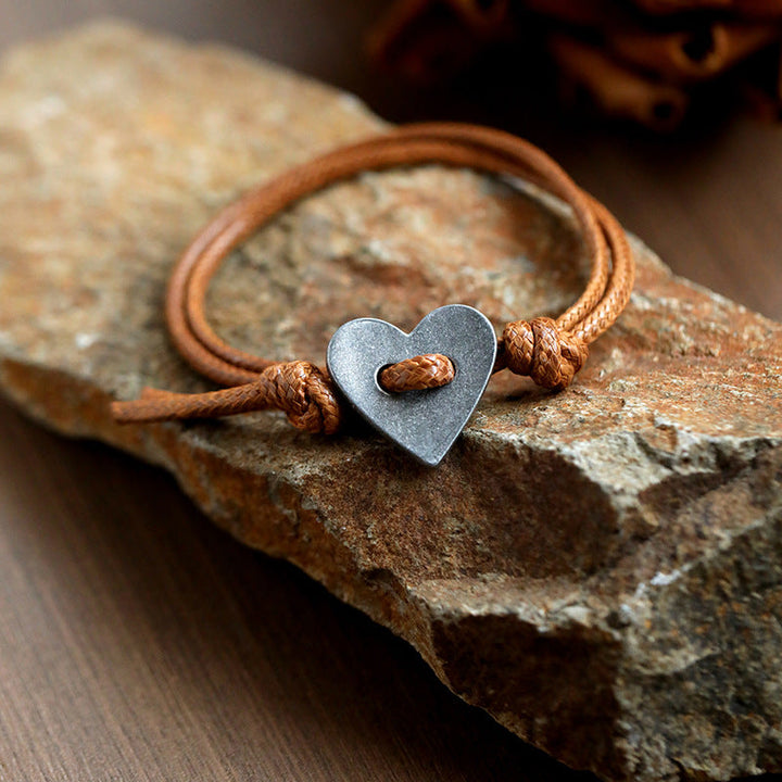 Amoura - Handmade bracelet with heart symbol